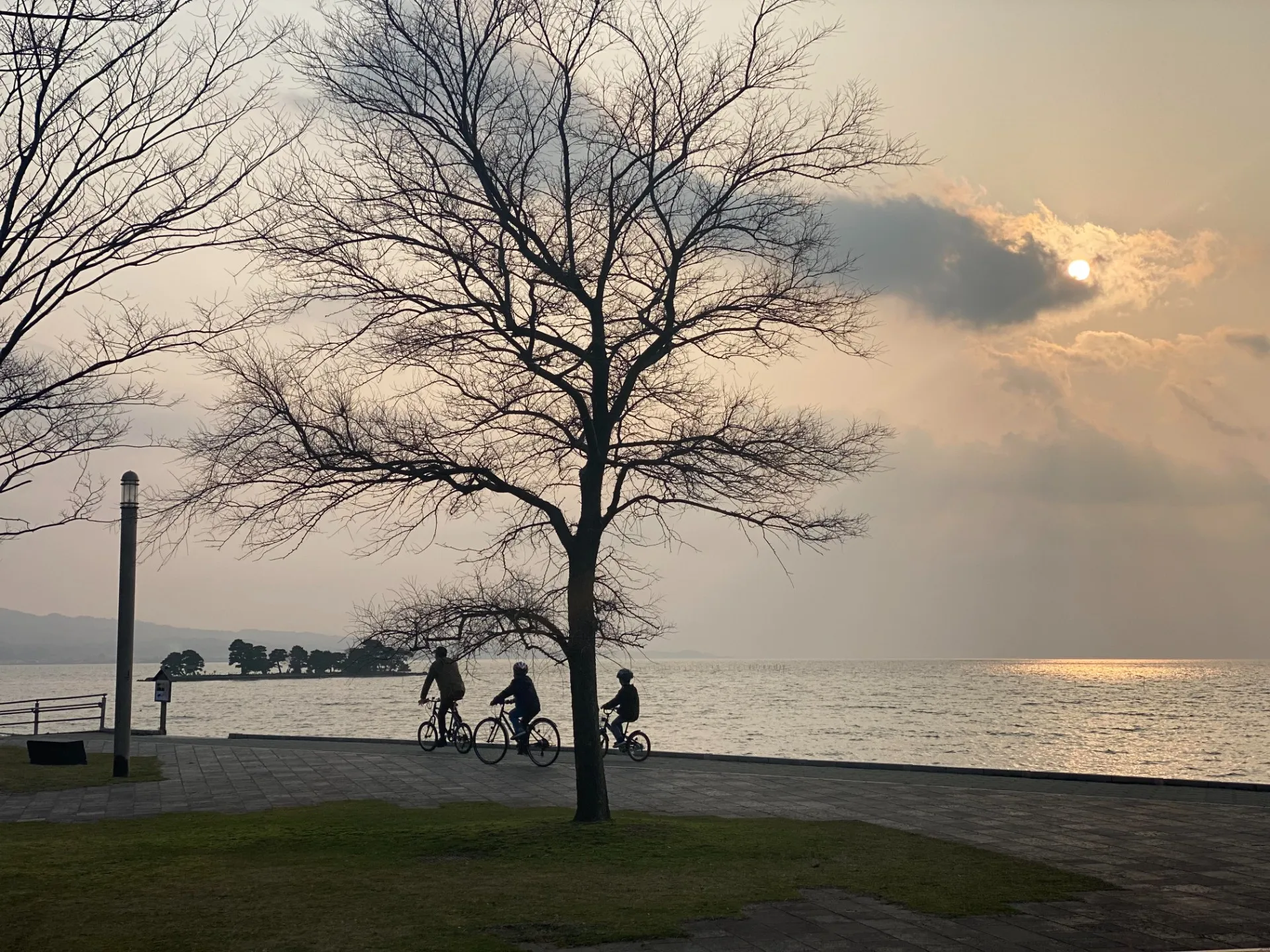 【宍道湖のしじみ】夕日百選